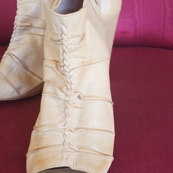 shoes - Picture 2 of 4